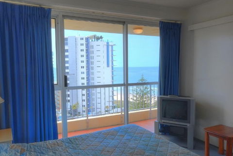 Surfers Beachside Holiday Apartments - Perths Hotel 2