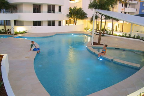 Waves Maroochy River - Perths Hotel 1