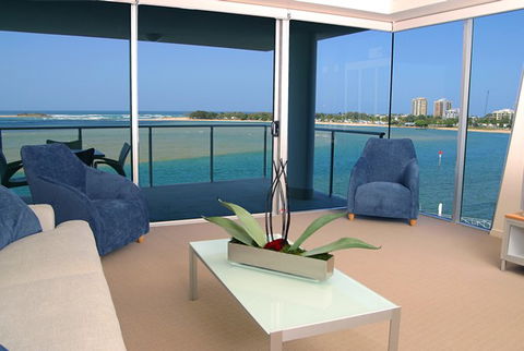 Waves Maroochy River - Perths Hotel 3