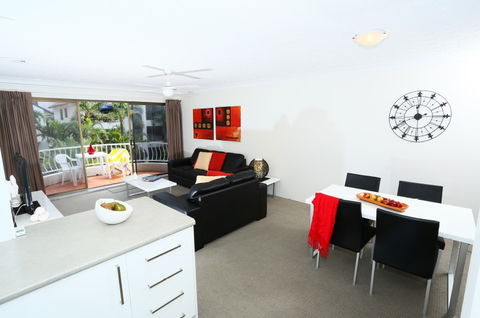 St Tropez Holiday Apartments - Perths Hotel 6