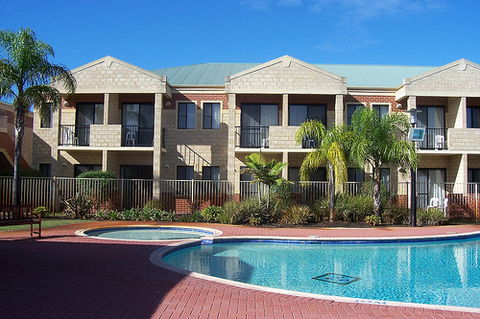 Country Comfort Inter City Perth Hotel & Apartments - Perths Hotel 0