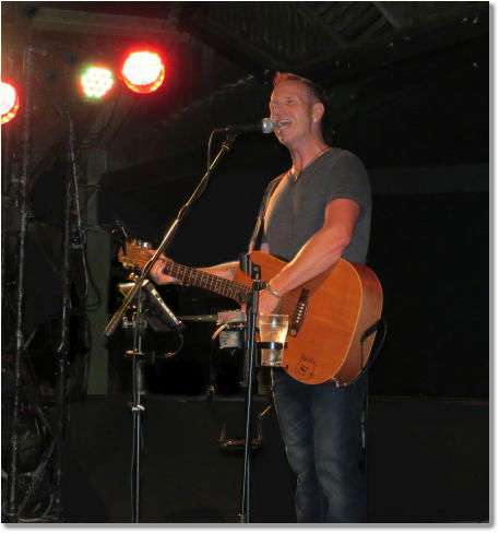Jon J Bradley Entertainer - Perths Hotel 0