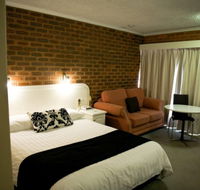 Cousins Motor Inn - Perths Hotel