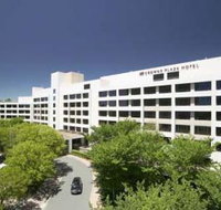 Crowne Plaza Canberra - Perths Hotel