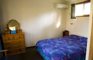 Yarrabin - Perths Hotel 1
