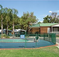 Albury Motor Village - Perths Hotel