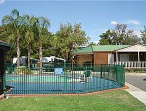 Albury Motor Village - Perths Hotel 0