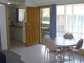 Albury Motor Village - Perths Hotel 2