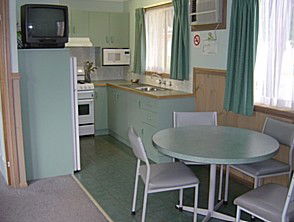Albury Motor Village - Perths Hotel 5