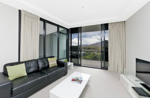 Astra Apartments Canberra - Perths Hotel 2