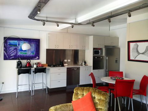 ArtHOUSE Beachfront Accommodation - Perths Hotel 1