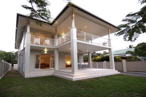 Cairns Beaches Accommodation Consultancy Services  - Perths Hotel 2