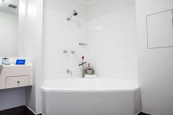 Adara Hotels Apartments - Perths Hotel 5