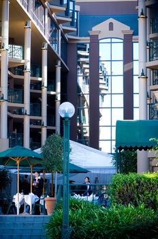 Amora Riverwalk Melbourne - Perths Hotel 14