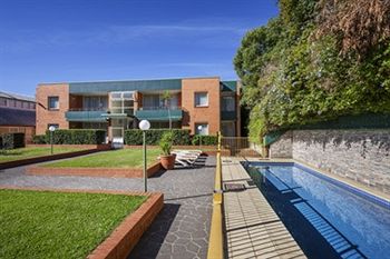 APX Parramatta - Perths Hotel 2