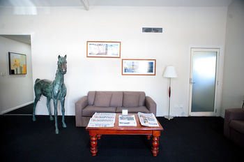 APX Parramatta - Perths Hotel 4