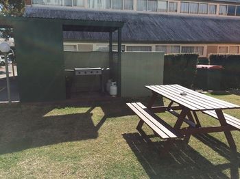 APX Parramatta - Perths Hotel 12