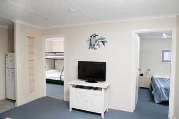 Maroochy River Resort & Bungalows - Perths Hotel 1