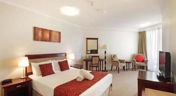 OVR Caloundra - Perths Hotel 4