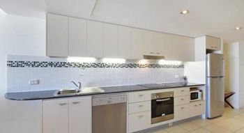 OVR Caloundra - Perths Hotel 12