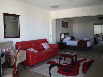 OVR Caloundra - Perths Hotel 15