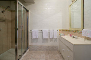 A Camelot Tower & Penthouse - Perths Hotel 29
