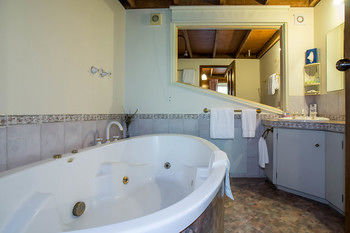 A Camelot Tower & Penthouse - Perths Hotel 50