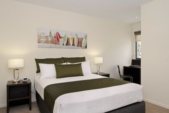 Apartments @ Glen Central ViQi - Perths Hotel 11