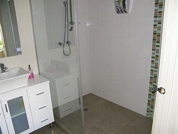 De'Vine Escape - Perths Hotel 0