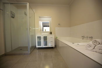 De'Vine Escape - Perths Hotel 11