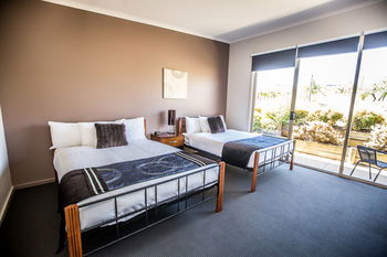De'Vine Escape - Perths Hotel 17