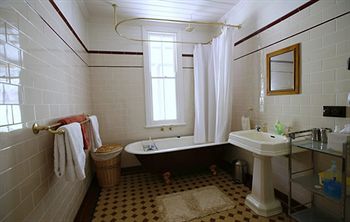 Singletons Retreat - Perths Hotel 3