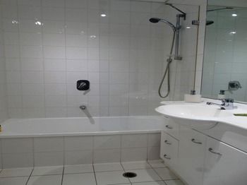 Alpha Apartments Melbourne - Perths Hotel 24