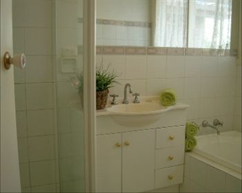 Australian Home Away @ Doncaster Grange Park - Perths Hotel 0