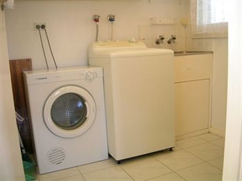 Australian Home Away @ Doncaster Grange Park - Perths Hotel 3