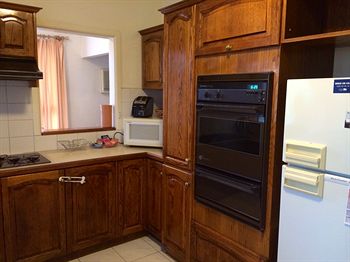 Australian Home Away @ Doncaster Grange Park - Perths Hotel 12