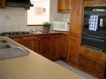 Australian Home Away @ Doncaster Grange Park - Perths Hotel 13