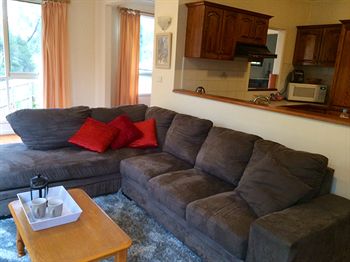 Australian Home Away @ Doncaster Grange Park - Perths Hotel 17