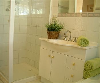 Australian Home Away @ Doncaster Grange Park - Perths Hotel 20