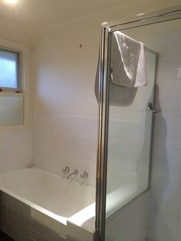 Australian Home Away Doncaster Elgar 2 - Perths Hotel 0