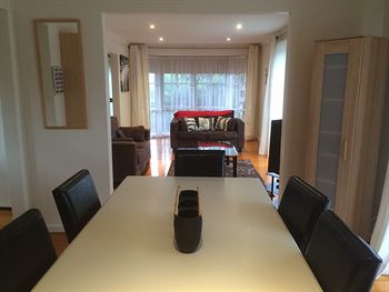 Australian Home Away Doncaster Elgar 2 - Perths Hotel 10