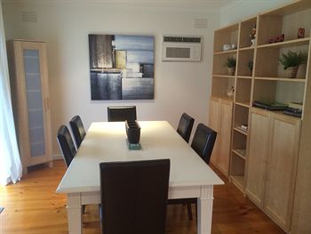 Australian Home Away Doncaster Elgar 2 - Perths Hotel 11