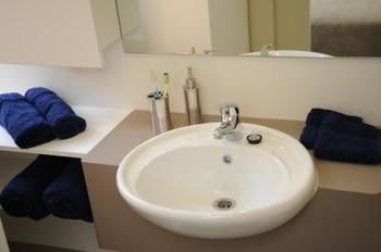 Yarra House Campus Summer Stays - Perths Hotel 2