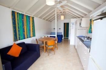 Maroochy River Cabin Village & Caravan Park - Perths Hotel 3