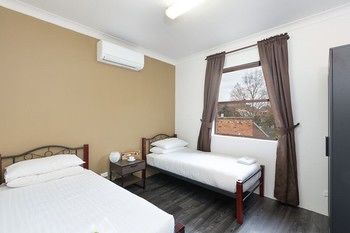 The Village Surry Hills - Perths Hotel 6