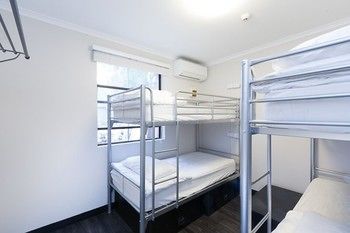 The Village Surry Hills - Perths Hotel 10