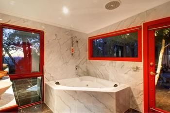 Mt Dandenong Imperial Retreat - Perths Hotel 12