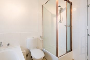 Queens Road Palace - Perths Hotel 0