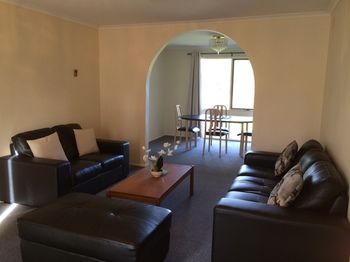 Australian Home Away At East Doncaster - Perths Hotel 17