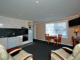 Abbey's On Church - Perths Hotel 1